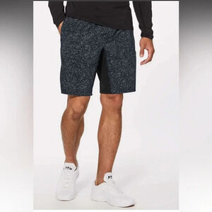 Lululemon T.H.E Linerless 9" Short Sz MED Black Performance Train Gym Athlesiure